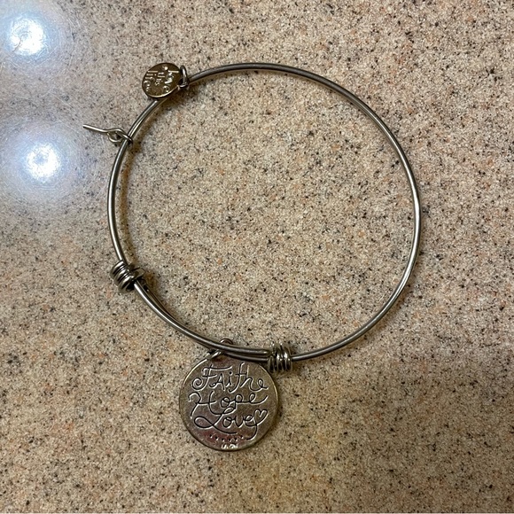 cross charm bracelet - Picture 1 of 2